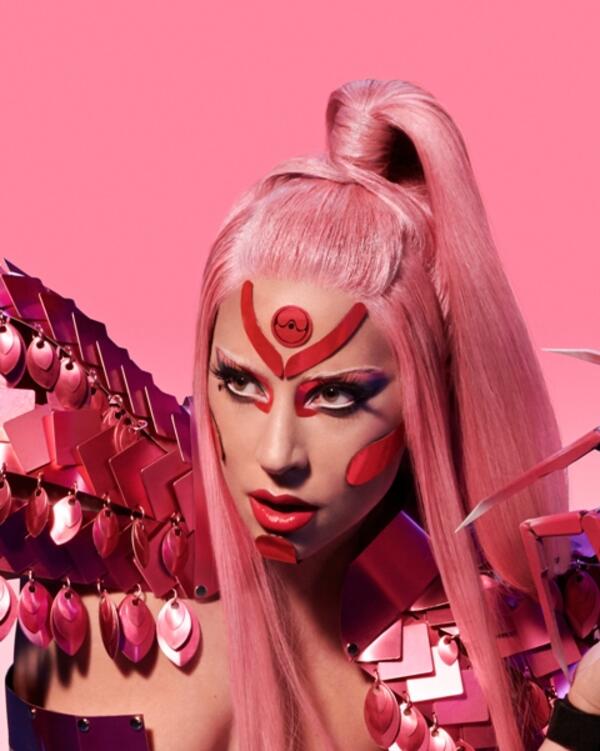 Lady Gaga се завръща на поп трона си с дългоочаквания си нов албум CHROMATICA
