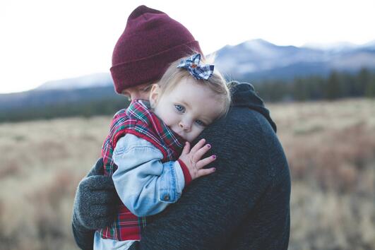 Защо е важно да прегръщате децата си редовно 