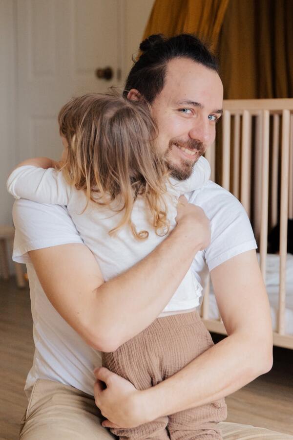 Защо е важно да прегръщате децата си редовно 