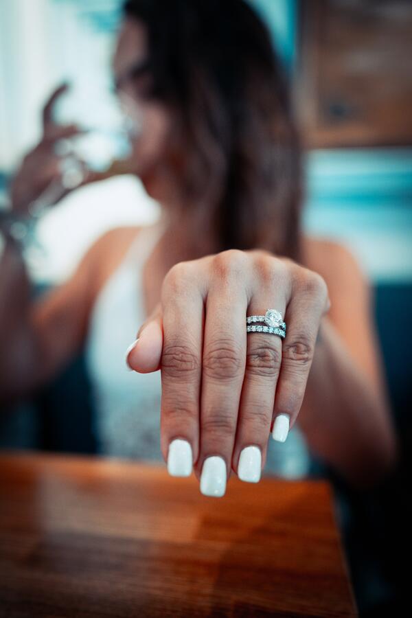 3 неща, които никога не бива да правите с годежния си пръстен 