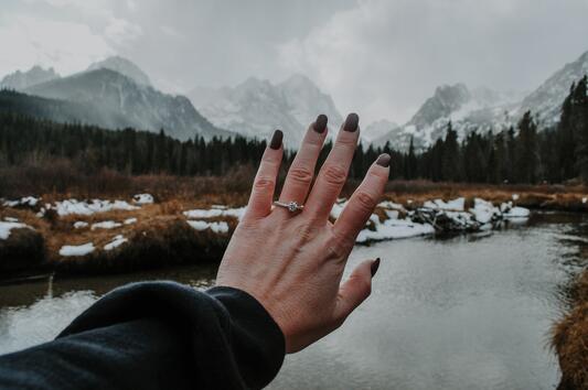 3 неща, които никога не бива да правите с годежния си пръстен 