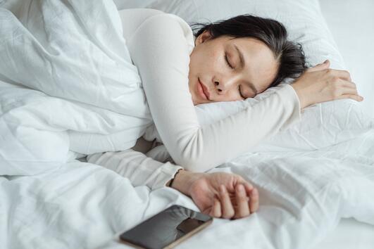 Какво ни кара да говорим на сън и как да го контролираме