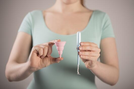 Шотландия стана първата страна, която предоставя безплатни менструални продукти