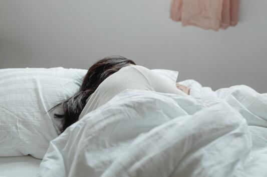 Какво представлява сънната парализа и какво я причинява 