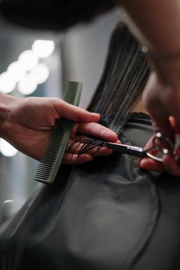 Колко често се нуждаете от подстригване за перфектен външен вид, въз основа на вашия тип коса