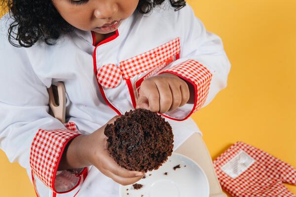 Какво се случва, ако оставите детето си да яде десерт преди основното ястие