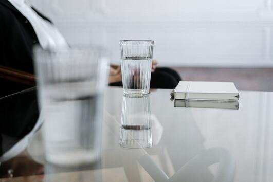 Причини, поради които да изпиете чаша вода веднага