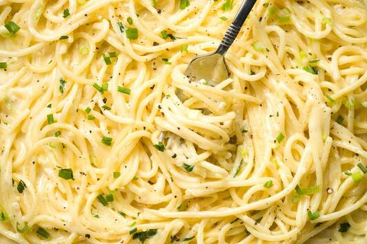 Кремообразни спагети с 3 сирена 