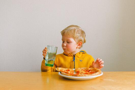 Защо не бива да принуждаваме децата си да изяждат всичко 