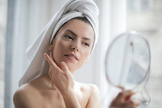Какво представлява тонерът за лице и защо е важна стъпка в грижата за кожата?