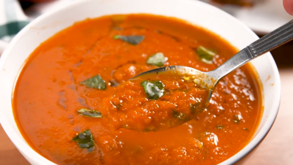 Как да приготвите вкусна доматена супа с босилек