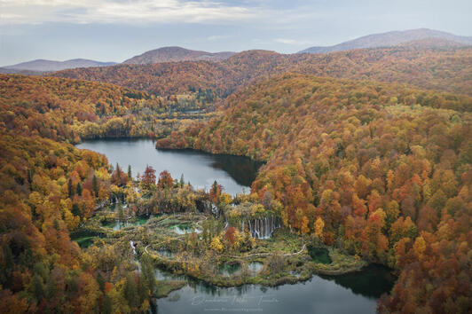 Красотата на водопадите в Хърватска през есента