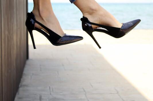 Обувките на висок ток не вредят само на краката, а на цялото тяло