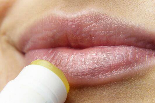 10-минутен трик за сочни устни 