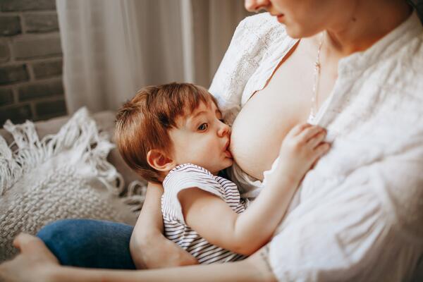 Как да подготвите себе си и бебето за успешно кърмене 