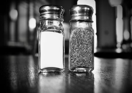 Защо винаги имаме сол и пипер на масата?