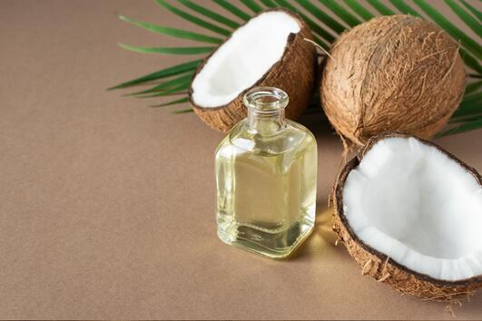 Може ли кокосовото масло да причини поява на пъпки по лицето ви