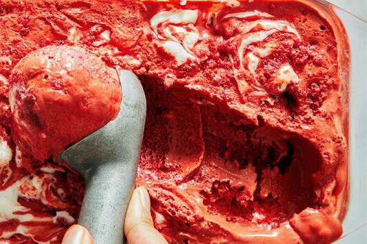 Как да си направите сладолед Червено кадифе вкъщи?