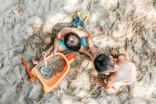 Как да забавлявате децата на плажа? 