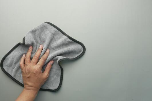 Как да почиствате микрофибърните кърпи правилно