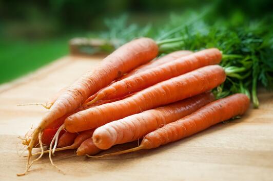 Може ли яденето на моркови да промени тена на кожата ти?