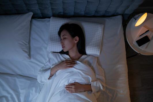 3 начина, по които синята светлина от екраните влияе на съня ни