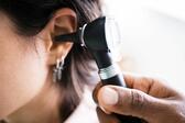 Защо ви боли ухото: 5 възможни причини