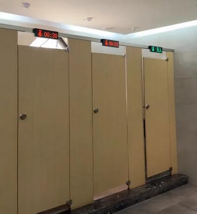 Само в Китай: Поставихая таймери над женските тоалетни на ключов туристически обект