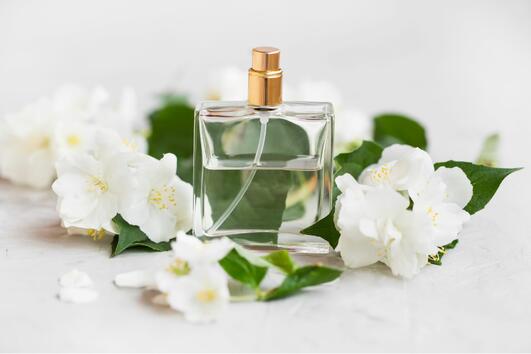 Кои парфюмни аромати са подходящи за лятото