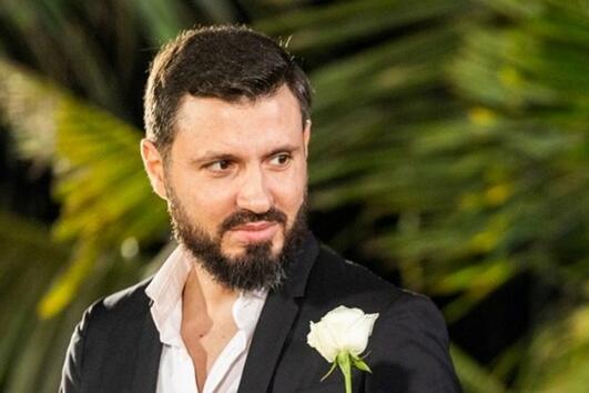 Мартин не сяда на масата без...