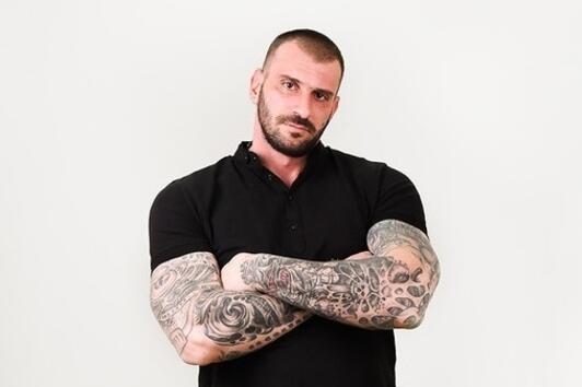 Емил Каменов с ново гадже, крие я от папараците