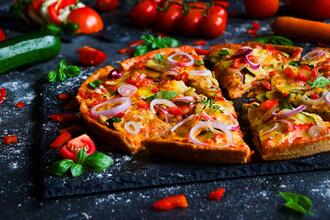Топли и вкусни пици с доставка до всеки дом