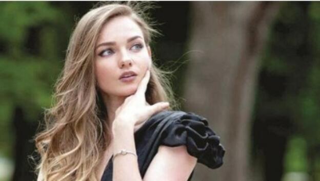 Вижте колко красива е била майката на Нанси Карабойчева на младини