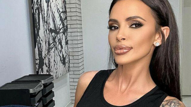 Забелязаха Мария да се целува с мистериозен млад мъж