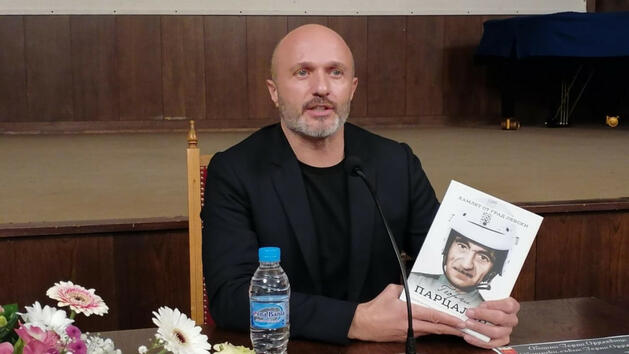 Изложи ли се Георги Тошев: Разрази се скандал около биографията на Георги Парцалев