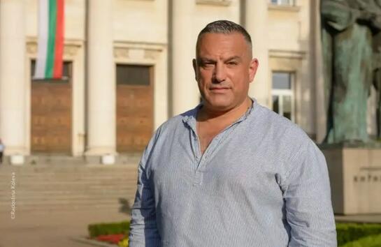Юксел Кадриев сияе от щастие с новата си любима