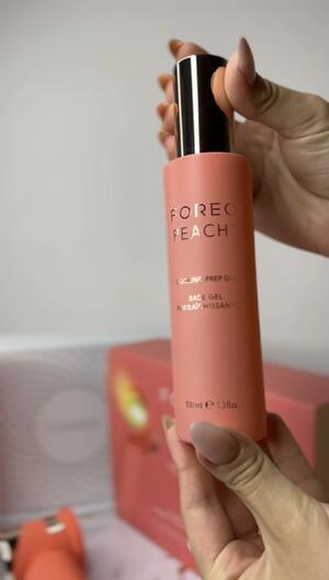 Jenite тестват: Гладка кожа у дома с PEACH™ 2 на FOREO