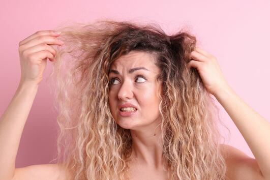 Кои са най-добрите съставки в борбата с frizz-ефекта в косата?