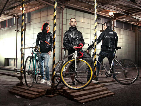 "Кожени" якета, изработени от вътрешни гуми на велосипеди.