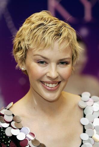 През 2006 г. певицата представи детската книжка "The Showgirl Princess". Година по-рано е диагностицирана с рак на гърдата.