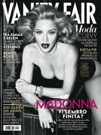 Полуголата Мадона пак е на корица