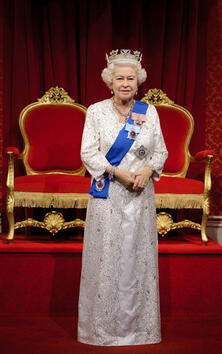 Кралица Елизабет II от восък