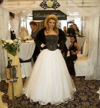 Balkanica Wedding Expo 2011 - парад на булчински рокли и сватбени предложения