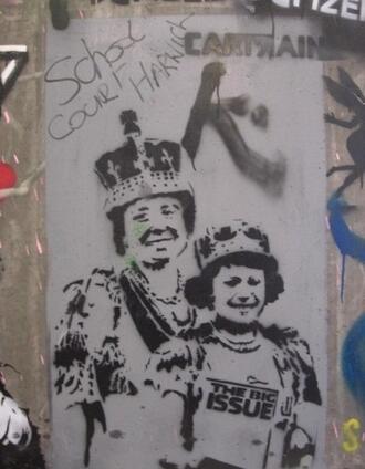 Улично изкуство с лика на Кралицата 
