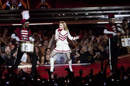 Турция видя дясната гърда на Мадона