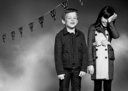 От Burberry с любов за най-малките