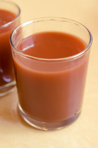 Здраве и сила с чаша доматен сок