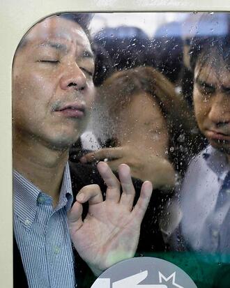 Близки срещи в японското метро