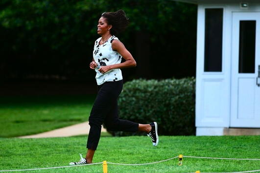 В спортна форма като Мишел Обама