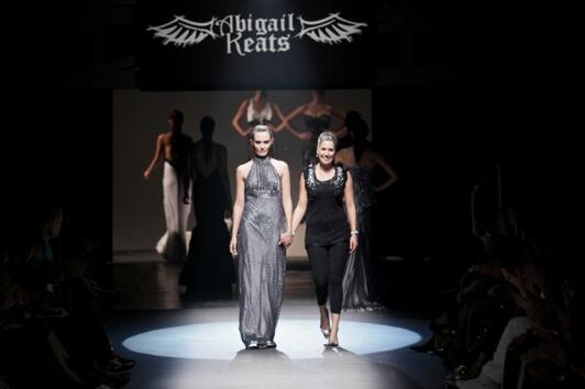 Дизайнерът Абигайл Кийтс заложи на класиката за Седмицата на модата в ЮАР